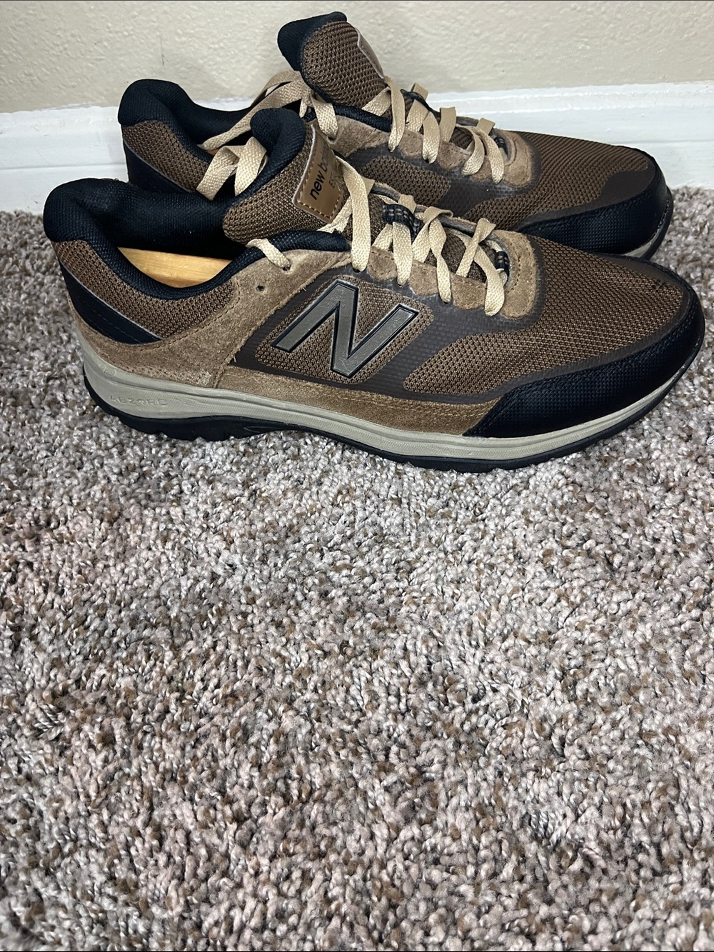 New Balance Men’s Brown and Black Athletic Sneakers
